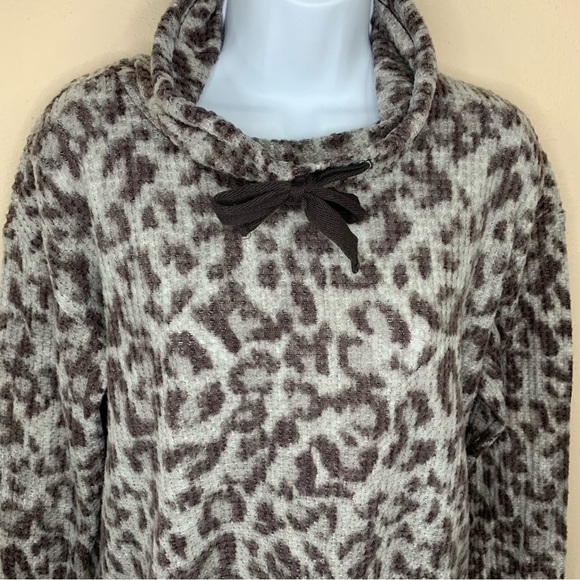 M Como Vintage Beige Leopard Print Cowlneck Pullover Medium Stretch 8 10 - Picture 3 of 9